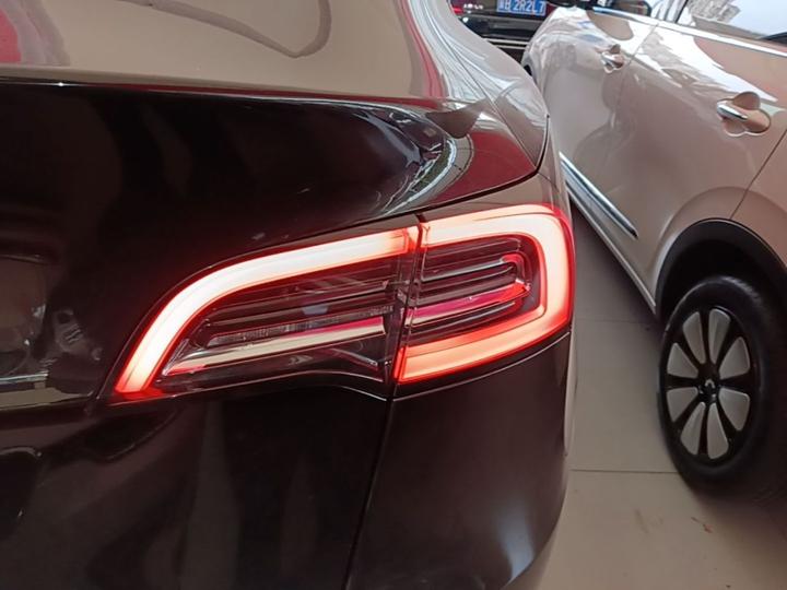 Model Y 2021 Standard Range RWD photo 7