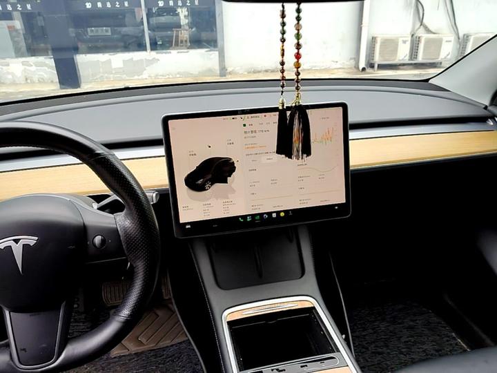 Model Y 2022 Long Range AWD photo 4