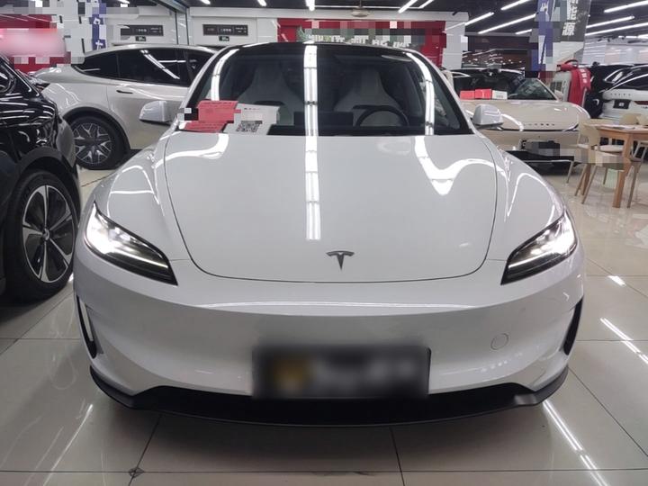 Model 3 2024 Performance AWD photo 2