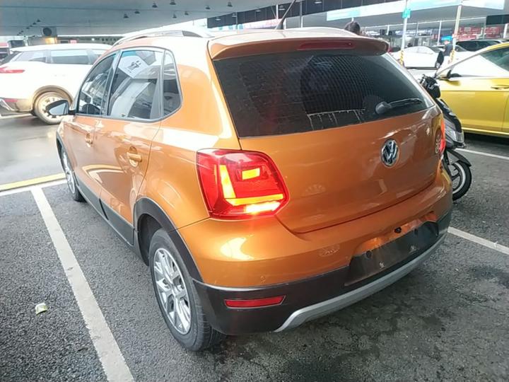 2014 1.6L Cross Polo AT photo 4