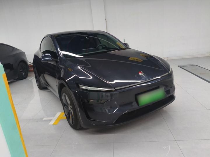 Model Y 2025 RWD Launch Edition photo 3