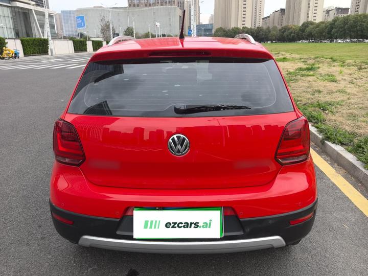 2014 1.6L Cross Polo AT photo 3