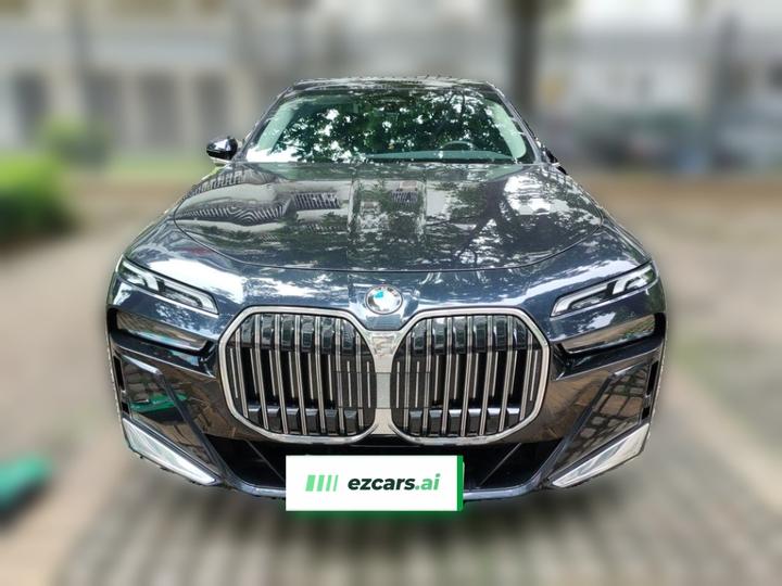 7 Series 2023 735Li M Sport Package photo 2