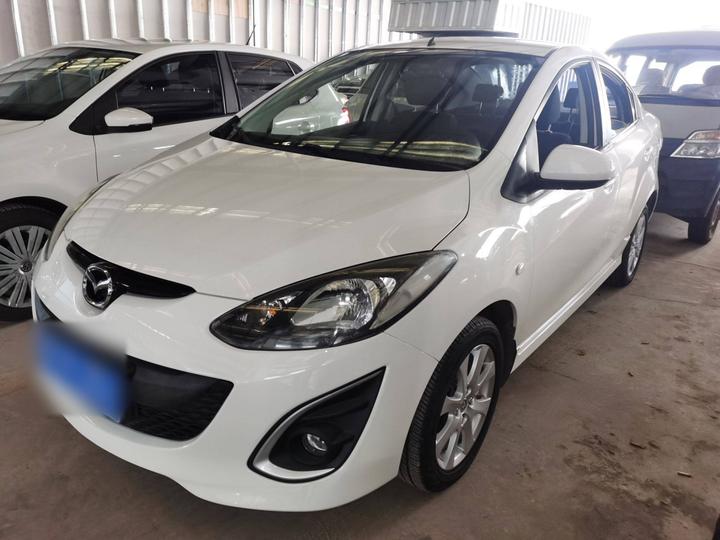 2 2012 Sedan 1.5L MT Fashion