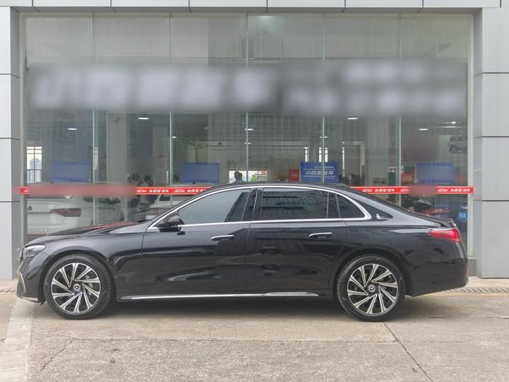 E-Class 2025 E 300 L Luxury photo 3