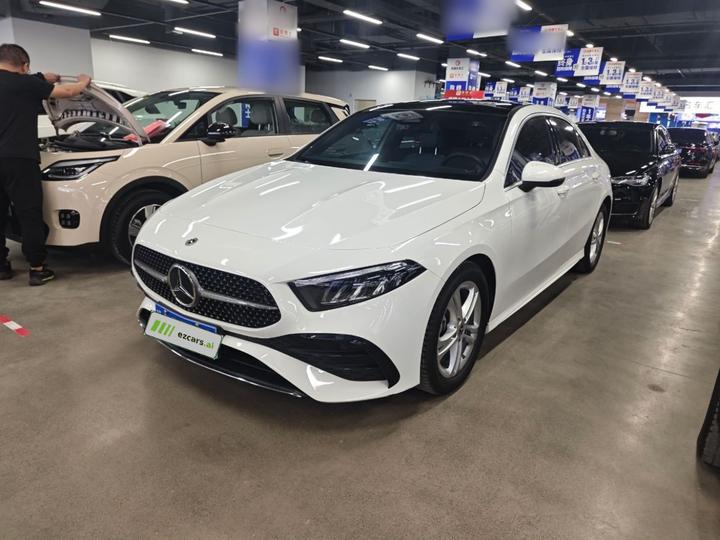 Mercedes-Benz 2025款 A 180 L