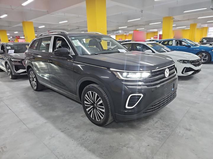 2026 330TSI Luxury photo 4