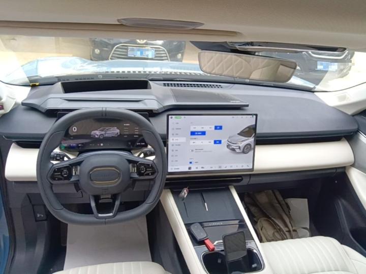 08 EM-P 2026 210 AWD Performance Ultra H7 photo 5