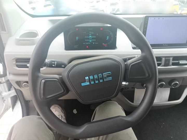 E 2025 53.58kwh Medium Wheelbase photo 6