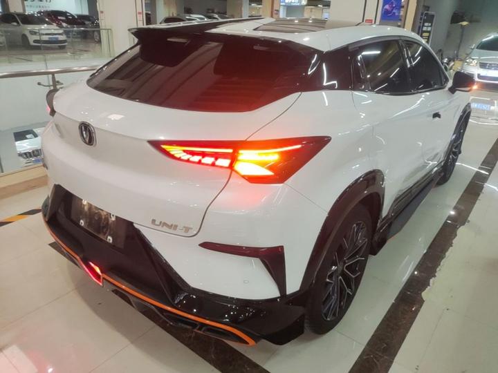UNI-T 2022 1.5T Sport Premium photo 4