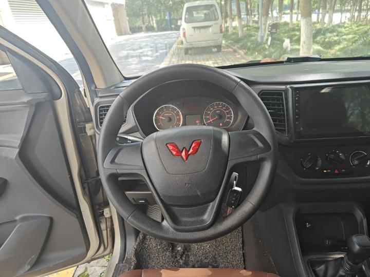Wuling Hongguang V 2022 1.5L LAR photo 6