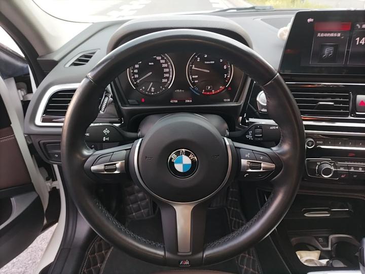 1 Series 2022 120i M Sport photo 6