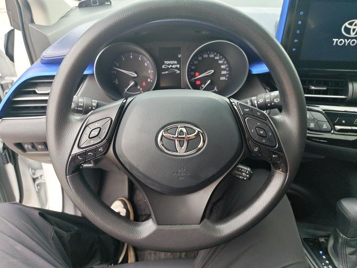 C-HR 2022 2.0L Leading photo 3
