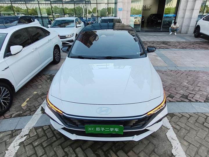 Elantra 2023 1.5L CVT LUX Premium photo 2