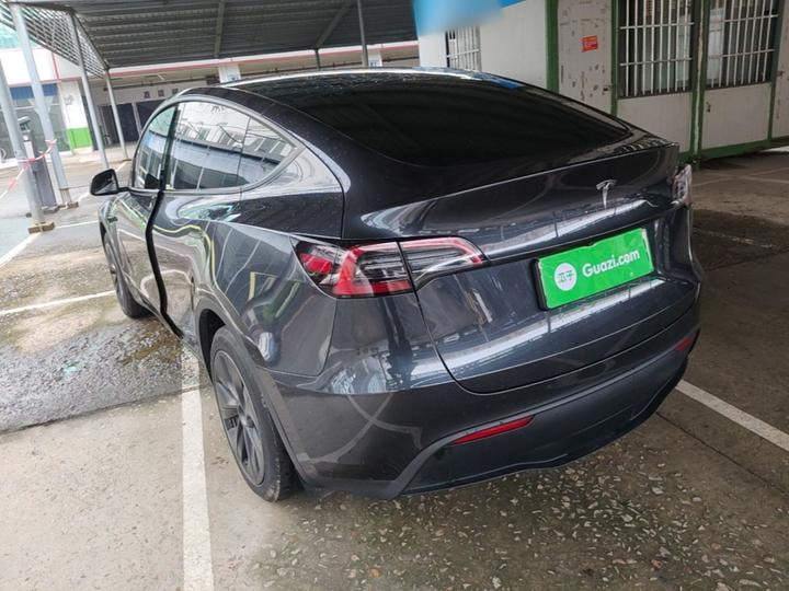 Model Y 2024 RWD photo 4