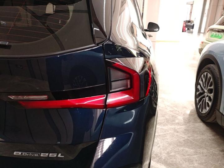 iX1 2023 eDrive25L M Sport Package photo 7