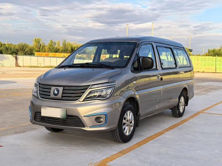 Lingzhi M5EV 2020 Comfort 7-Seater