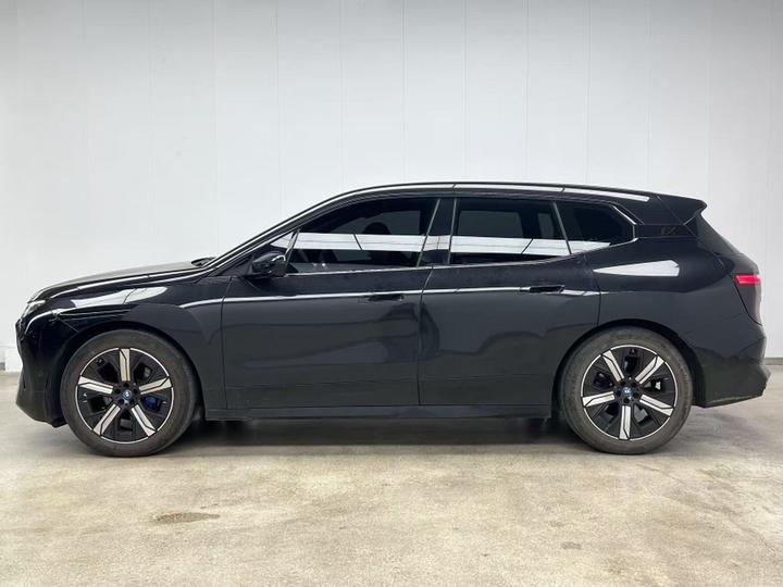 iX 2022 xDrive40 photo 3