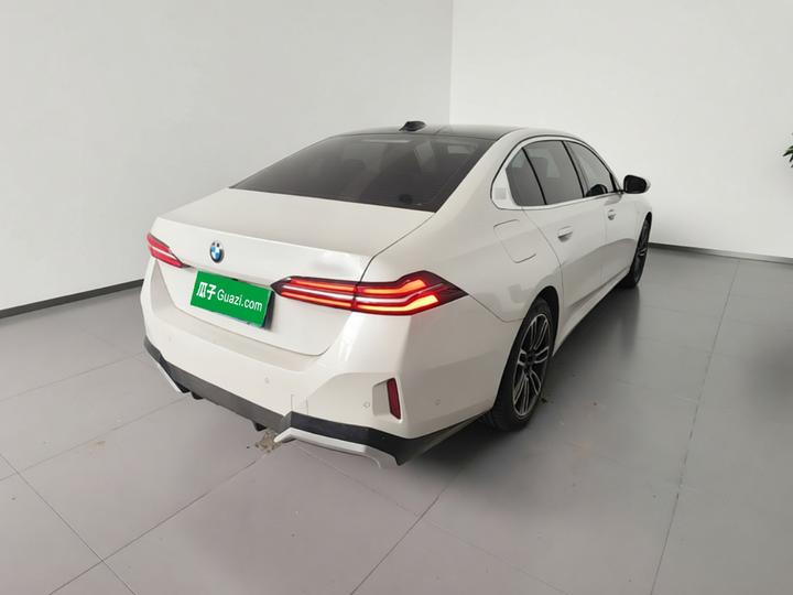 5 Series 2025 525Li M Sport Package photo 6