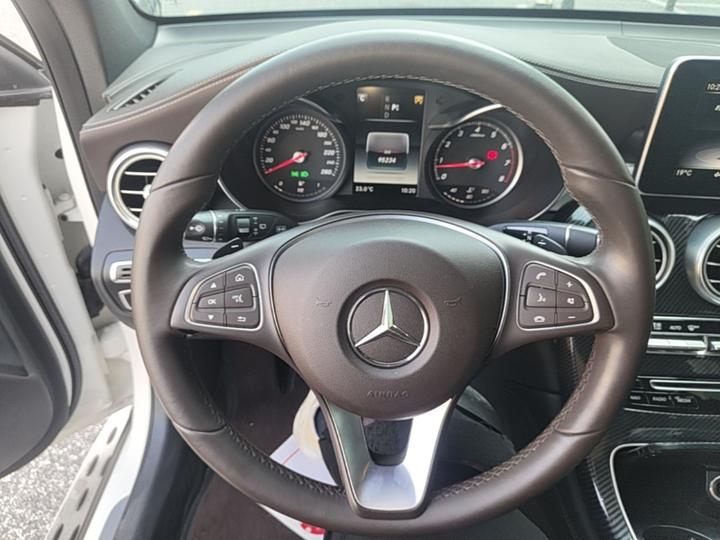 GLC 2018 GLC 200 4MATIC photo 2
