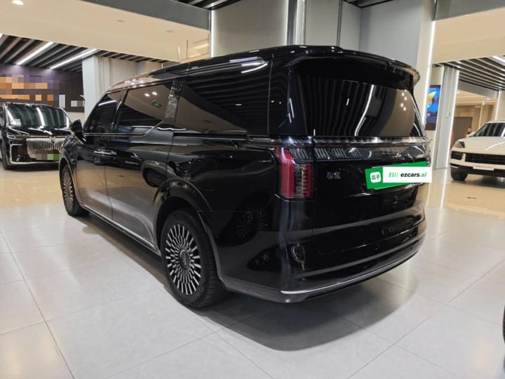 009 2024 7-Seater AWD 108kWh photo 4