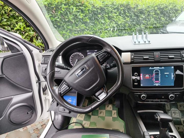 3 2016 SUV 1.6T AT photo 7