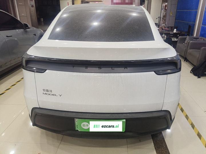 Model Y 2025 RWD photo 5