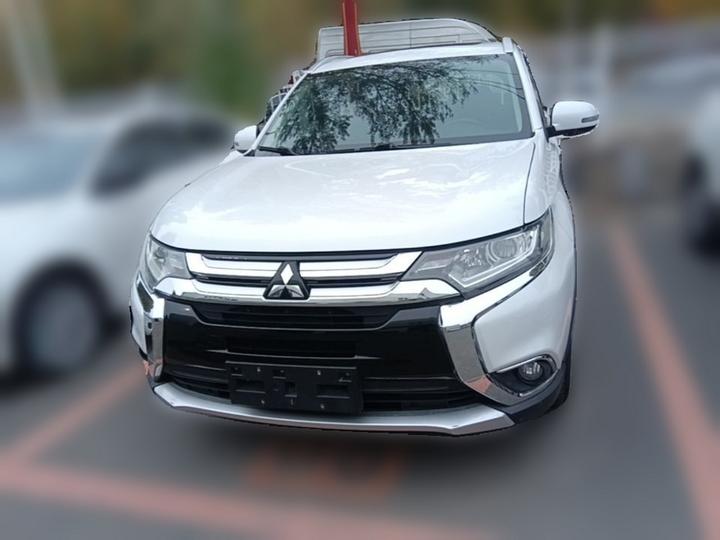 Outlander 2018 2.0L RWD 7-Seater photo 2