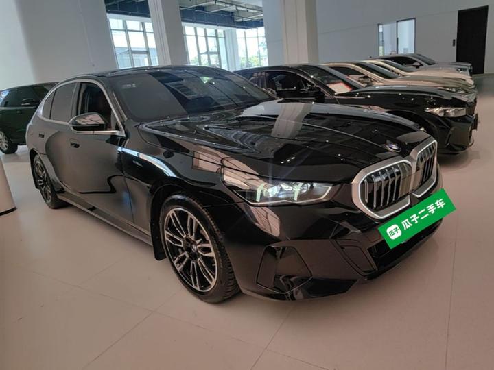 5 Series 2026 530Li Leading M Sport Package photo 3