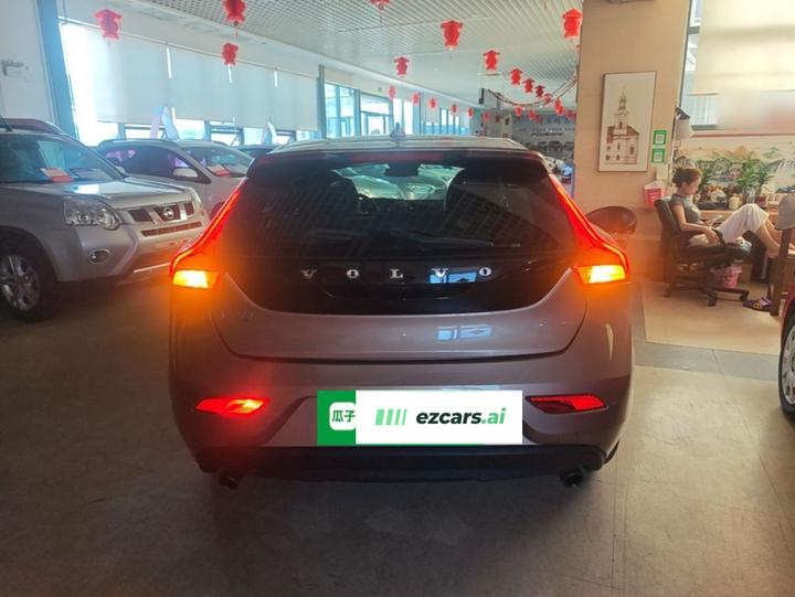 V40 2015 1.6T photo 3