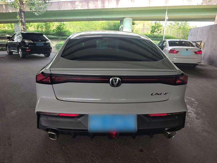 UNI-V 2022 1.5T Premium photo 3
