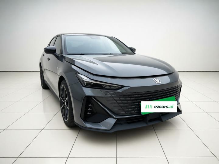 UNI-V 2022 1.5T Premium photo 3