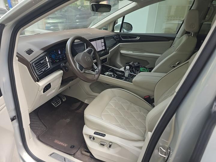 Viloran 2022 380TSI Premium photo 7