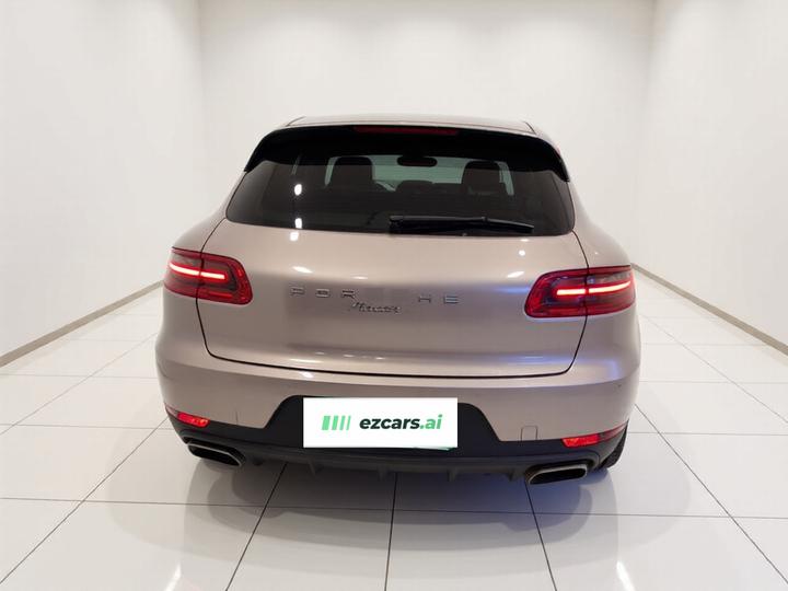 2017 Macan 2.0T photo 5