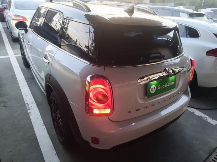 2017 1.5T COOPER ALL4 Wagon photo 5