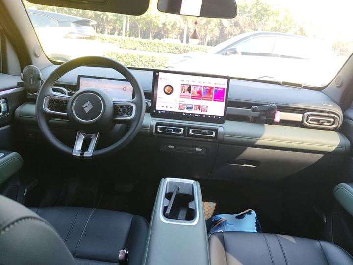Plus 2026 301km Flagship photo 5