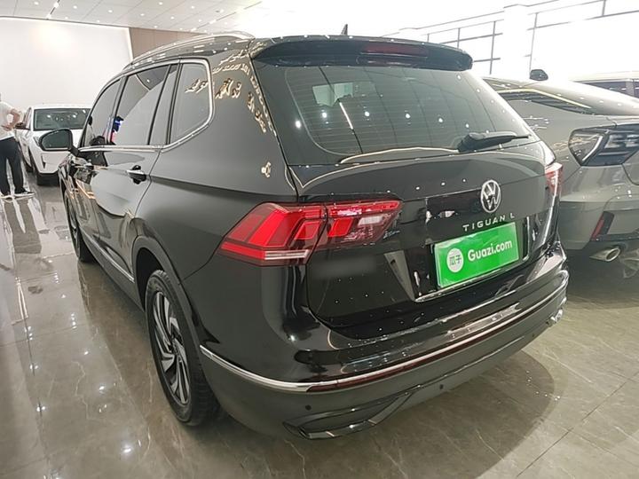 Tiguan L 2025 300TSI AT RWD photo 4
