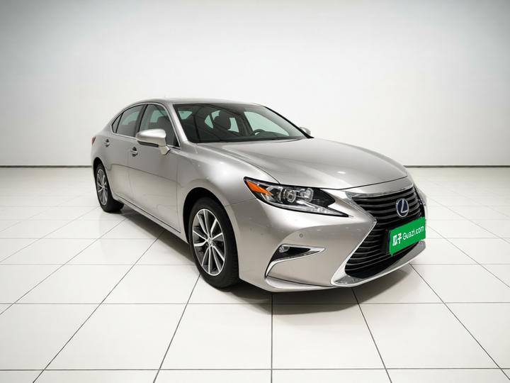 ES 2015 300h Comfort photo 3