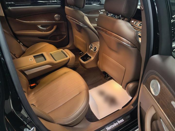E-Class 2023 E 260 L 4MATIC photo 8