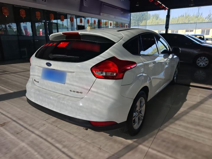 Focus 2015 Hatchback 1.6L AT Comfort photo 4
