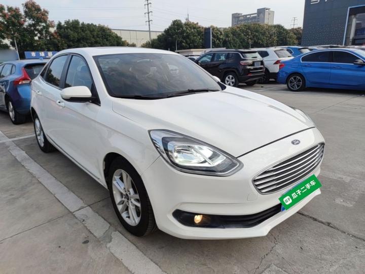 Escort 2019 1.5L AT photo 3