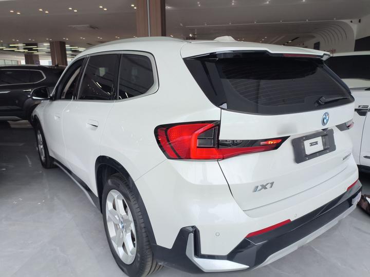 iX1 2023 eDrive25L X Design Package photo 4