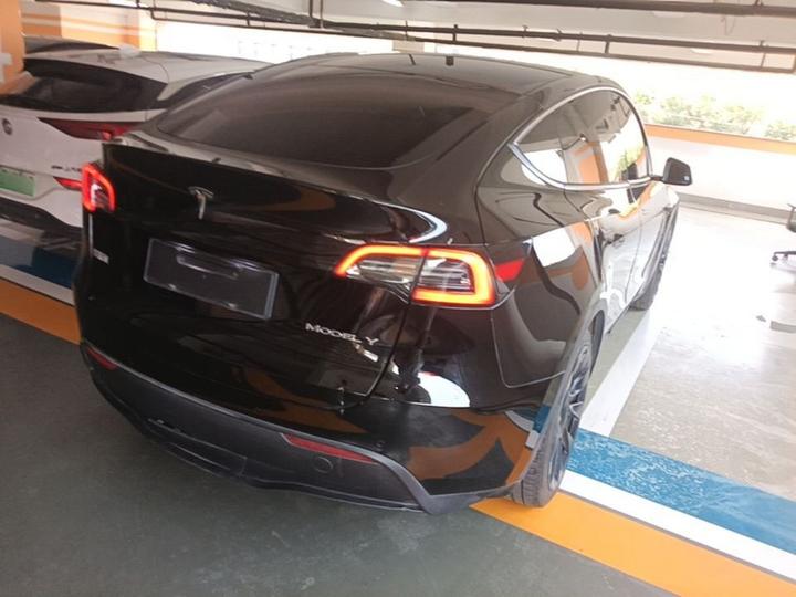 Model Y 2022 RWD photo 4