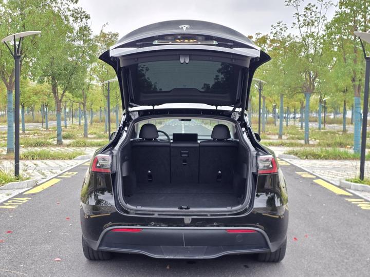 Model Y 2022 Facelift RWD photo 8