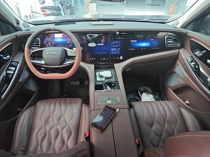 2023 400T AWD 7-Seater photo 5