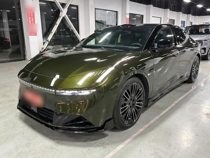10 EM-P 2025 240 AWD Ultra Sport