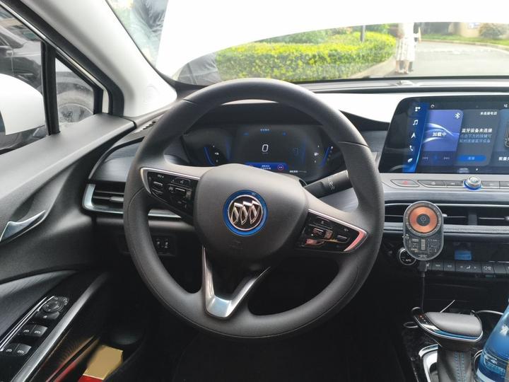 6 2022 PHEV Smart photo 3
