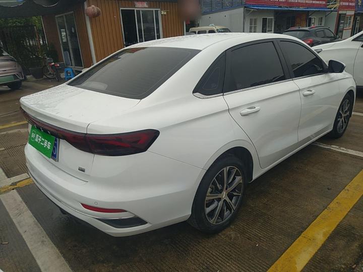Emgrand 2022 4 1.5L CVT Premium photo 6