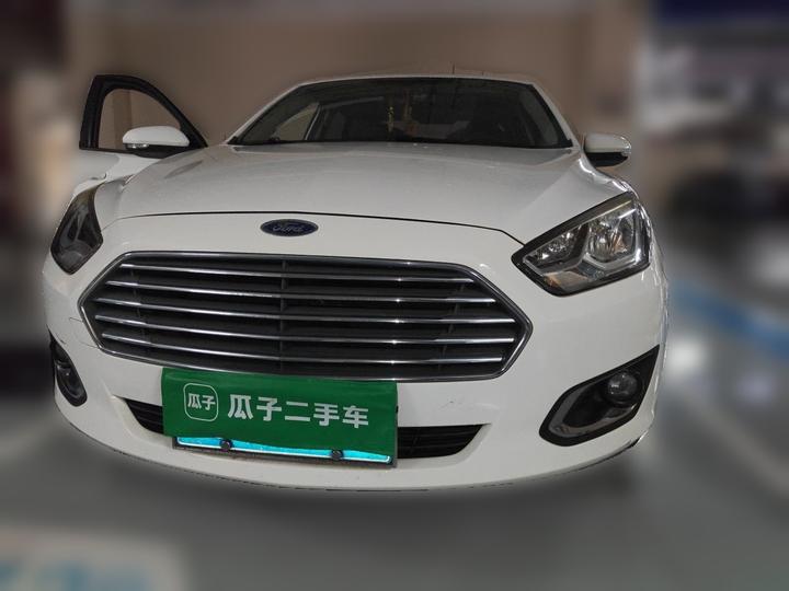 Escort 2015 1.5L AT Fashion photo 2