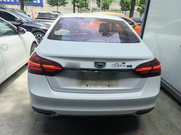 Emgrand 2018 1.5L CVT photo 3